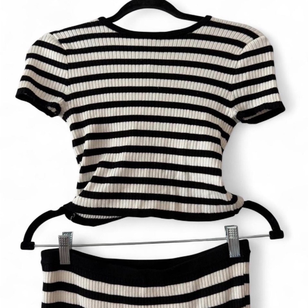 Striped Ribbed Crop Top - Black & White